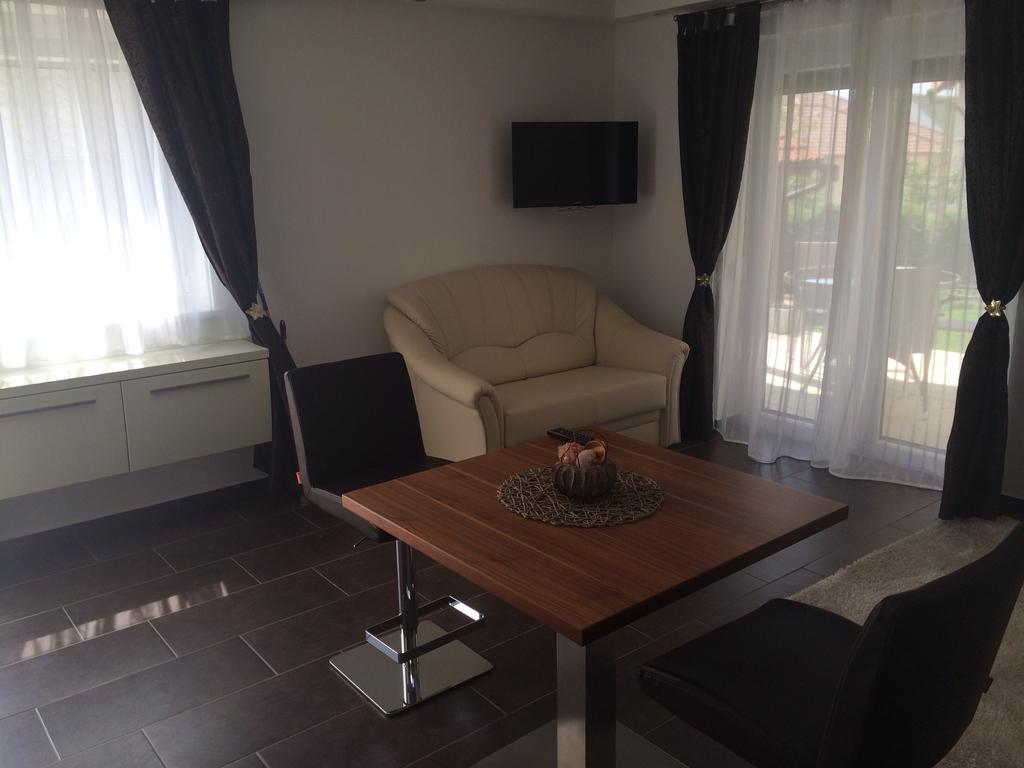 Leiner Apartman Hévíz Szoba fotó